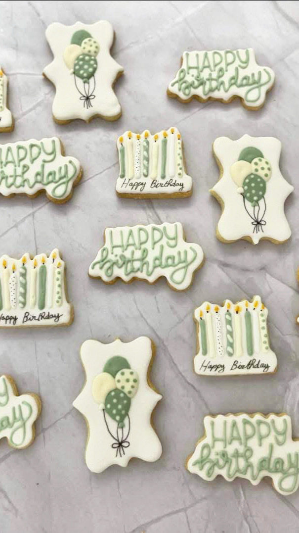 12 biscuits anniversaire en glace royale
