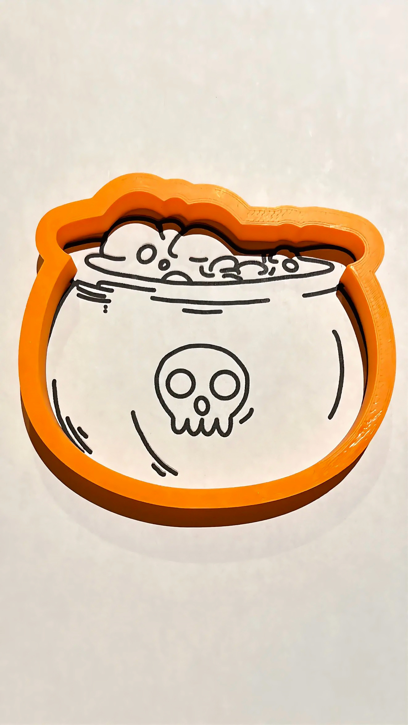 Emporte-pièce chaudron de sorcière Halloween avec détails de potion magique et tête de mort